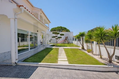 Moradia T4 para Venda em Corroios