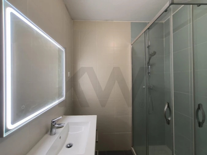 Apartamento T2 para Arrendamento em Santa Clara Foto 12