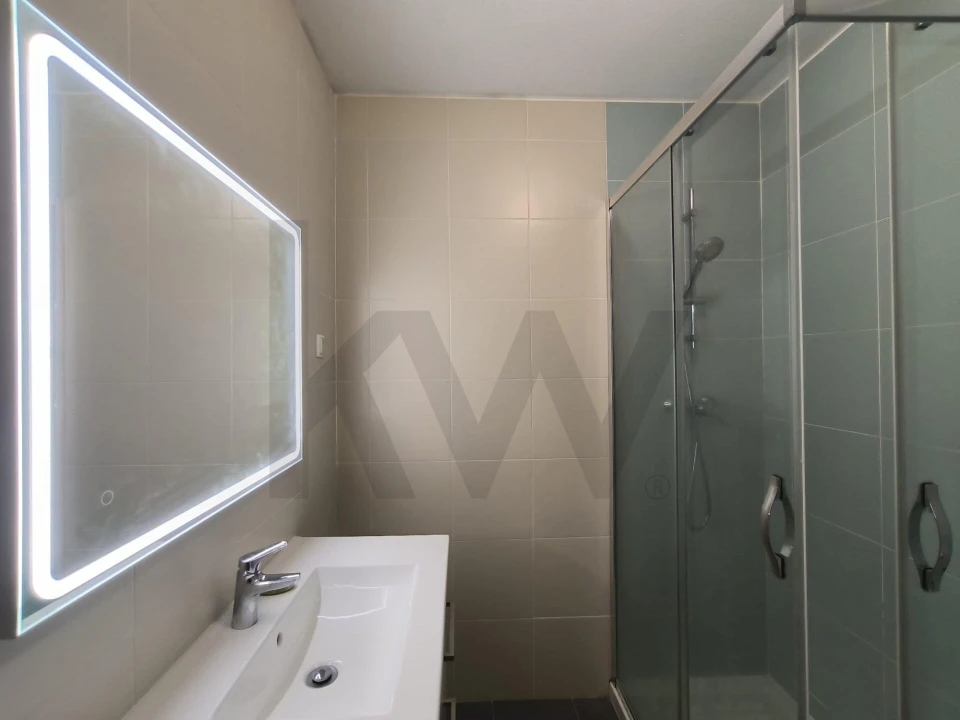 Apartamento T2 para Arrendamento em Santa Clara Foto 12
