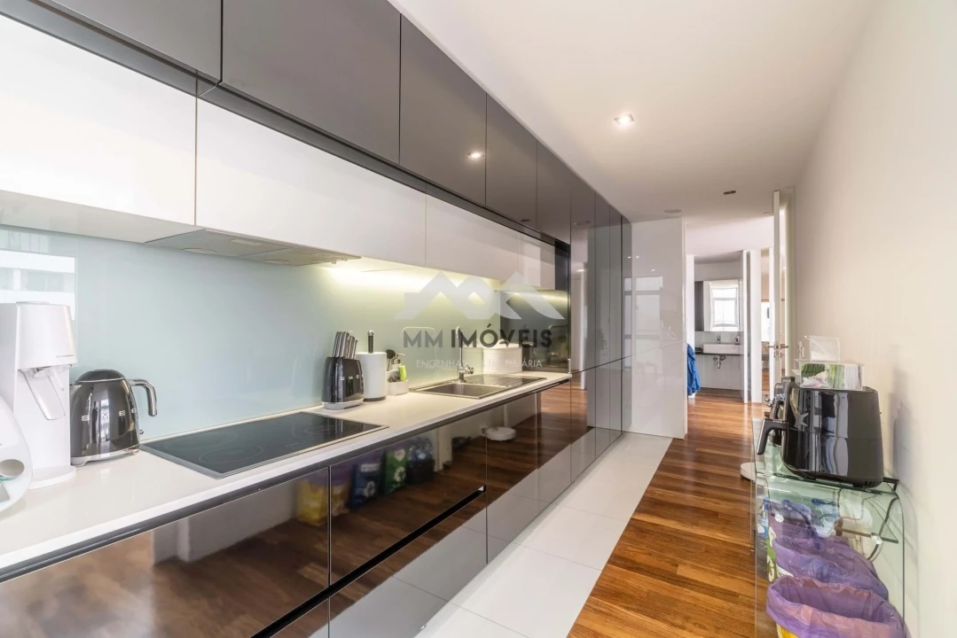 Apartamento T4 para Venda em Santa Marinha Foto 2