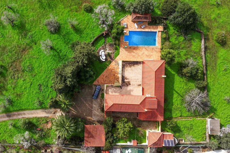 Moradia T5 para Venda em Guia Foto 31