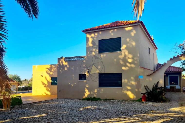 Moradia T5 para Venda em Guia Foto 11