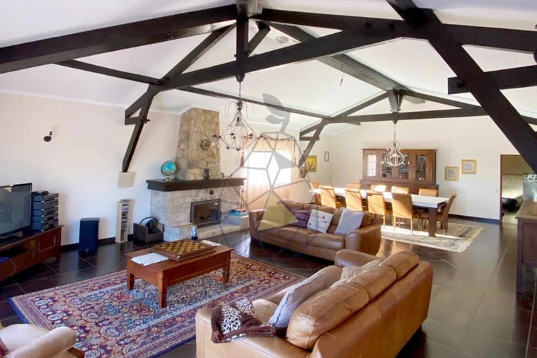 Moradia T5 para Venda em Guia Foto 2