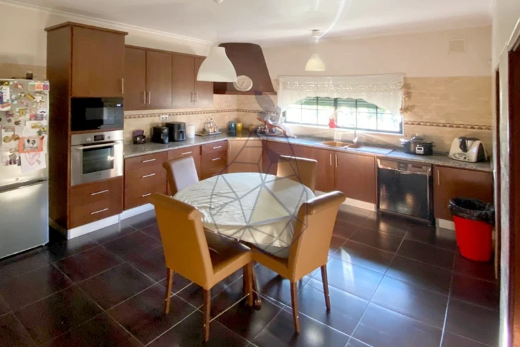 Moradia T5 para Venda em Guia Foto 20