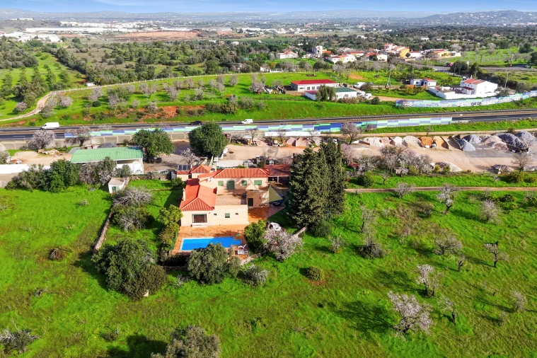 Moradia T5 para Venda em Guia Foto 7