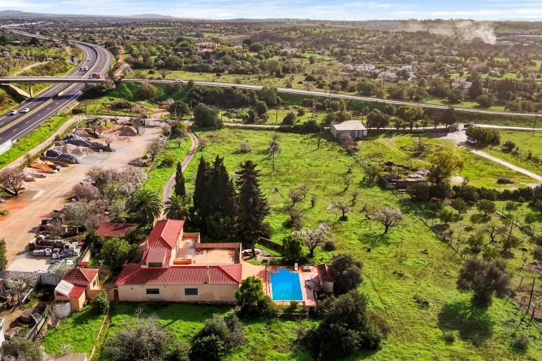 Moradia T5 para Venda em Guia Foto 10