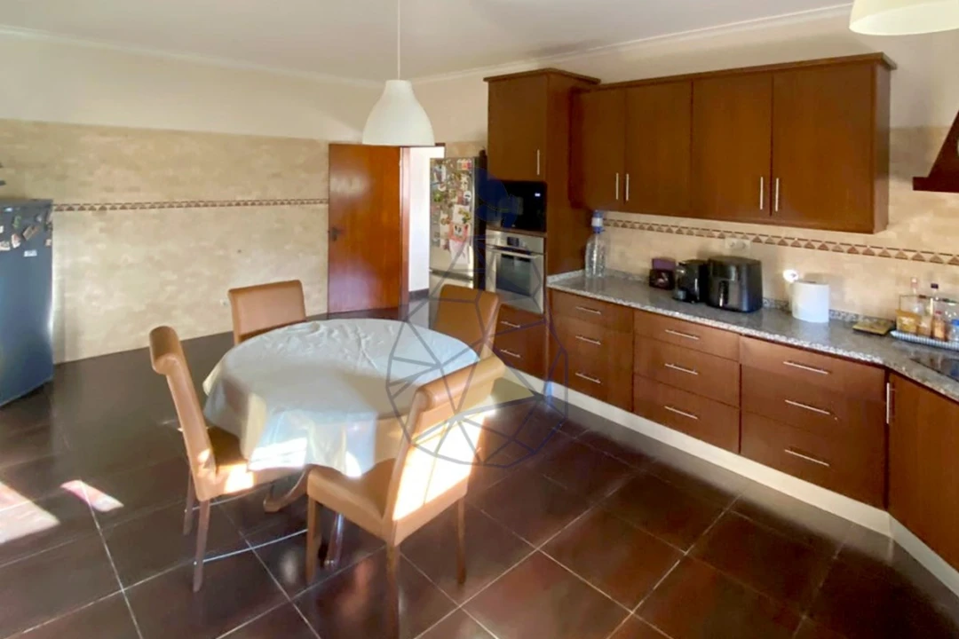 Moradia T5 para Venda em Guia Foto 19