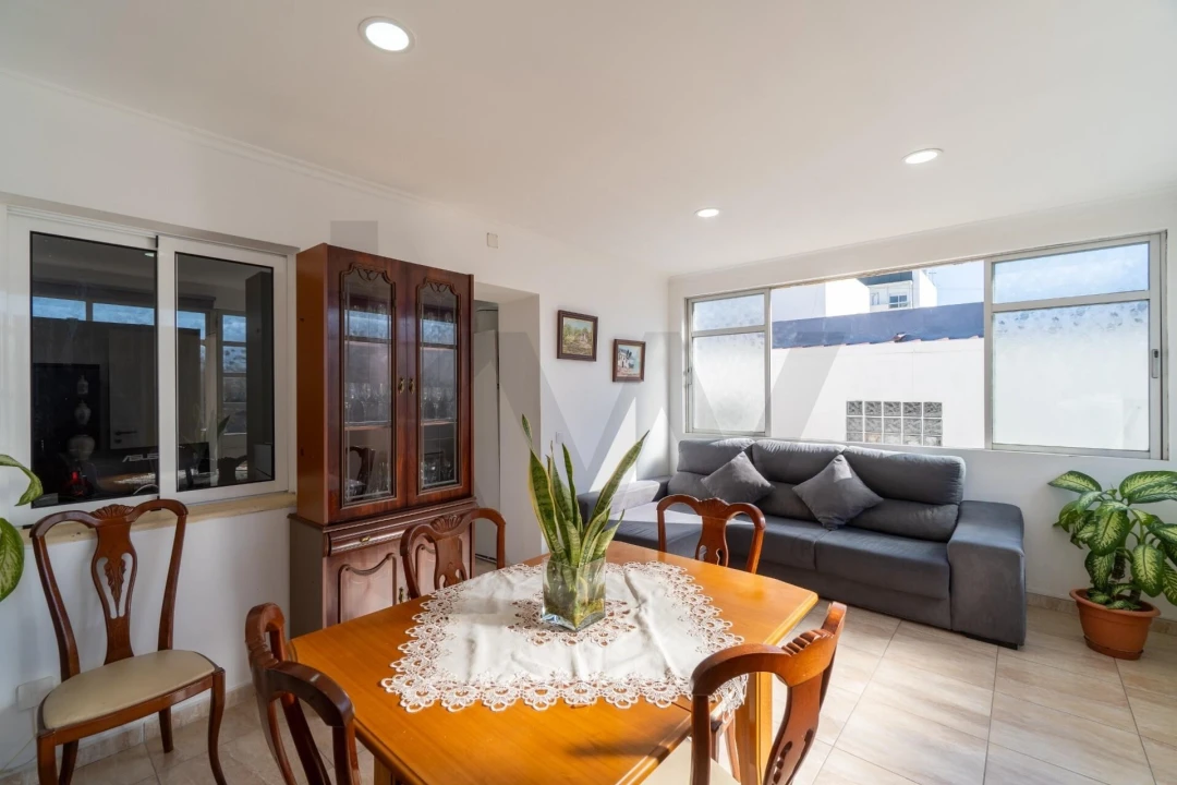 Moradia T2 para Venda em Quelfes Foto 29