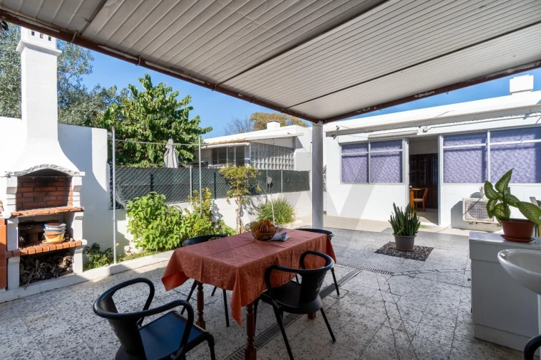 Moradia T2 para Venda em Quelfes Foto 34