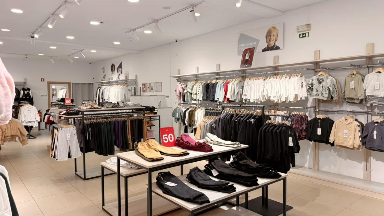 Loja para Trespasse em Mafamude e Vilar do Paraíso Foto 9