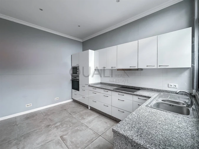 Moradia T4 para Venda em Funchal (Santa Luzia) Foto 9