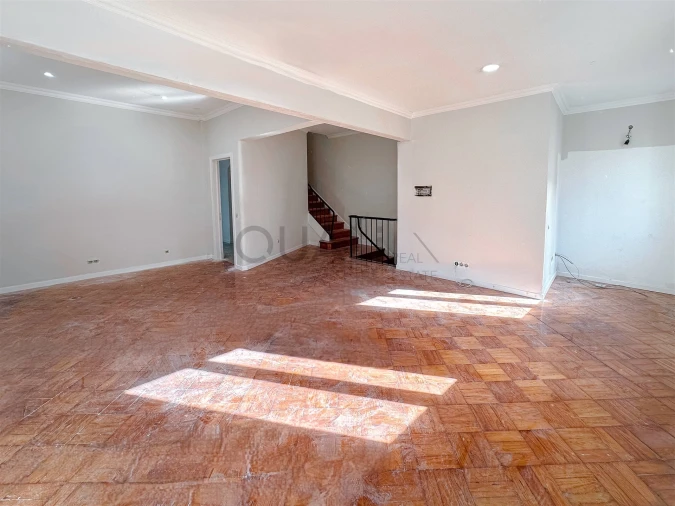 Moradia T4 para Venda em Funchal (Santa Luzia) Foto 3