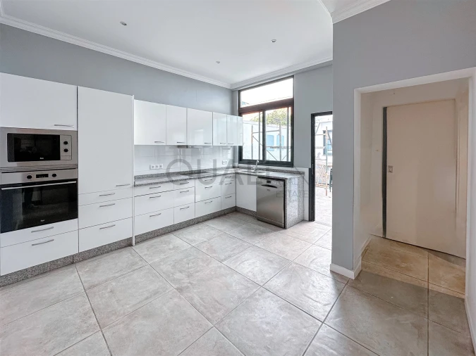 Moradia T4 para Venda em Funchal (Santa Luzia) Foto 7