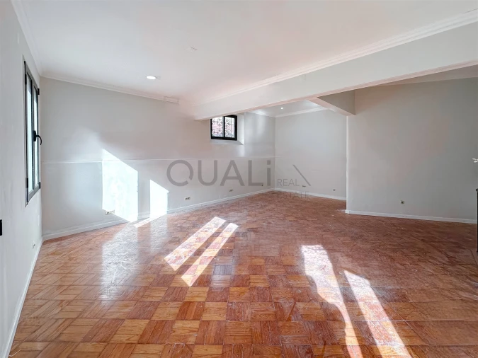 Moradia T4 para Venda em Funchal (Santa Luzia) Foto 4