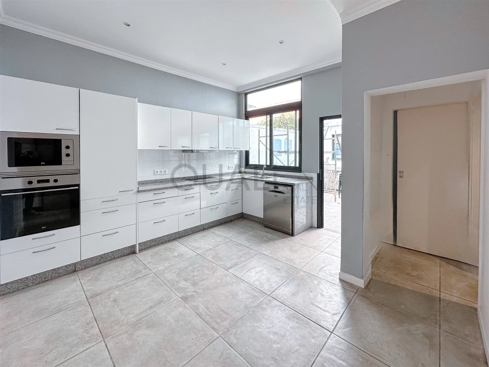 Moradia T4 para Venda em Funchal (Santa Luzia) Foto 7