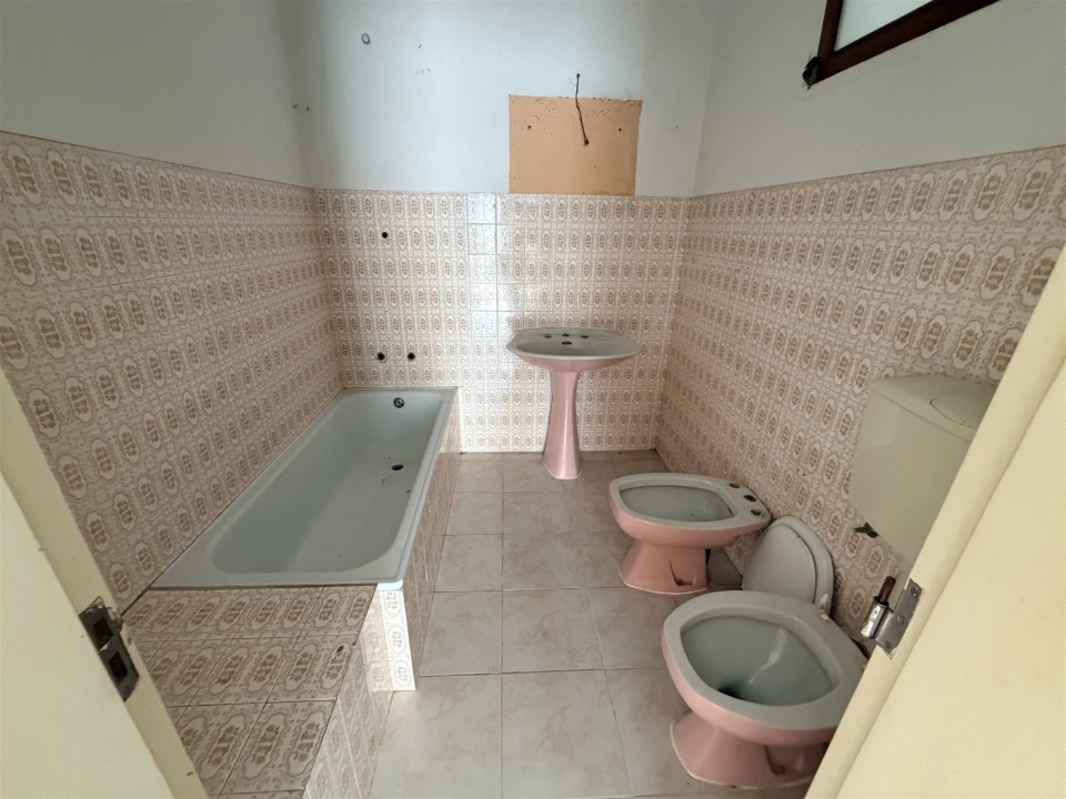 Moradia T1 para Venda em Quelfes Foto 10