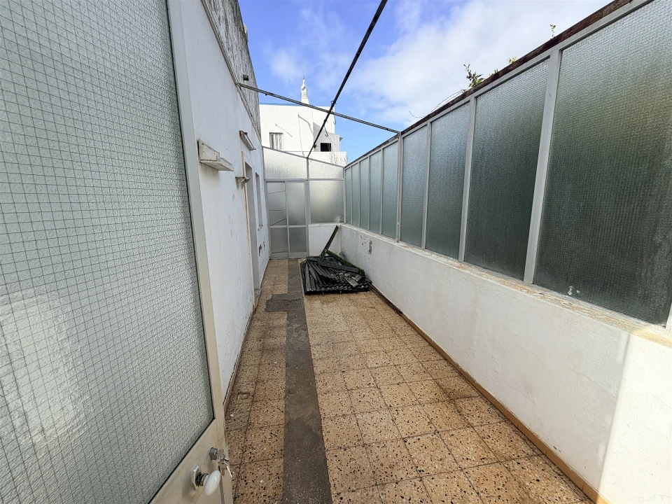 Moradia T1 para Venda em Quelfes Foto 11