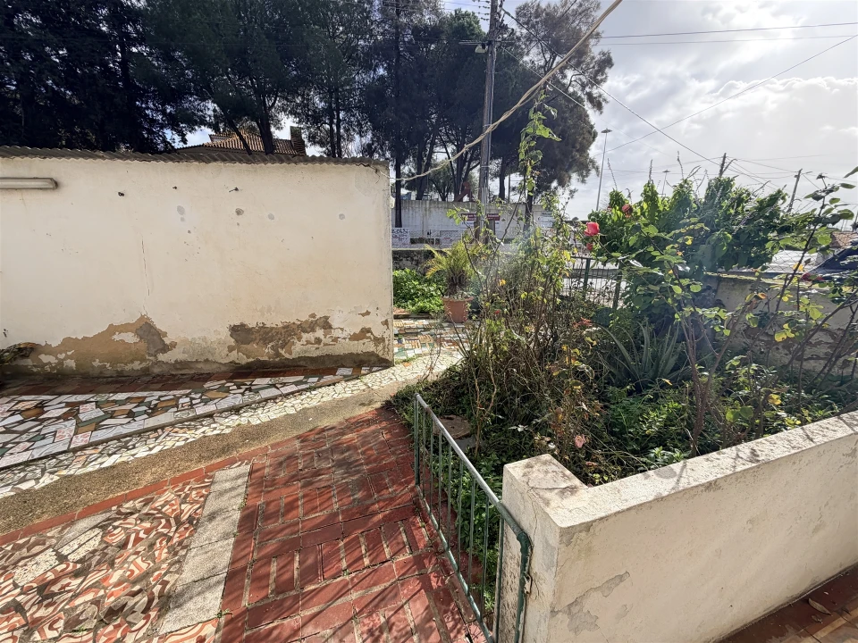 Moradia T1 para Venda em Quelfes Foto 13