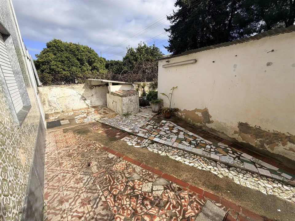 Moradia T1 para Venda em Quelfes Foto 14