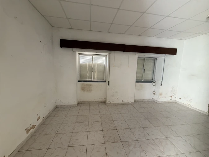 Moradia T1 para Venda em Quelfes Foto 6