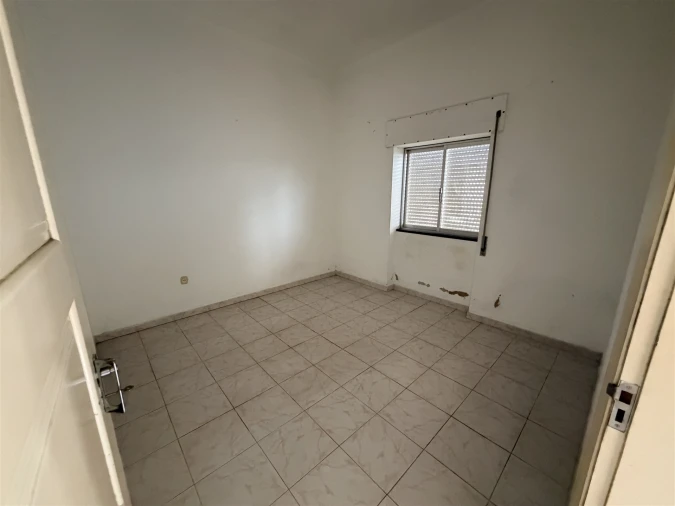 Moradia T1 para Venda em Quelfes Foto 5