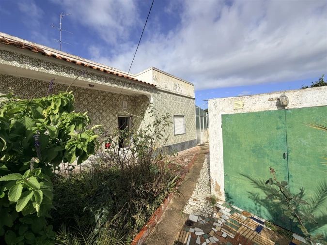 Moradia T1 para Venda em Quelfes Foto 4