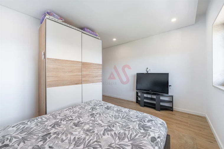 Moradia T2 para Venda em Candoso (São Martinho) Foto 15