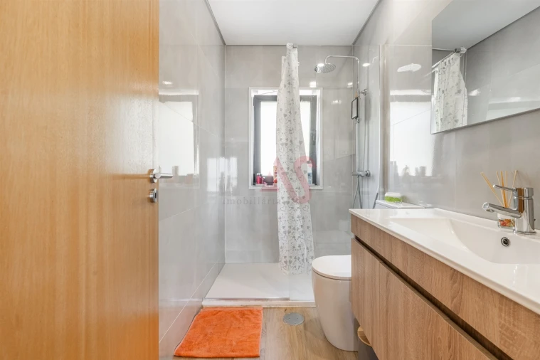 Moradia T2 para Venda em Candoso (São Martinho) Foto 11