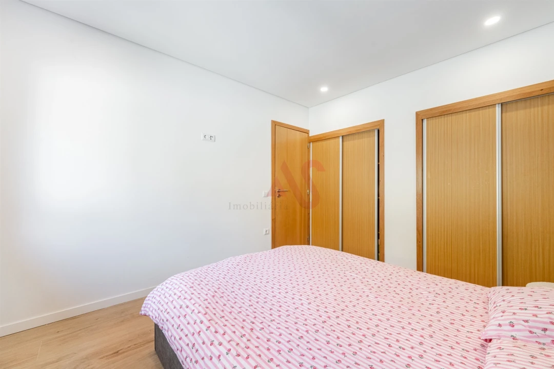 Moradia T2 para Venda em Candoso (São Martinho) Foto 13