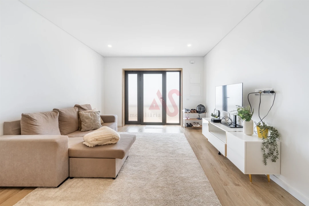 Moradia T2 para Venda em Candoso (São Martinho) Foto 1