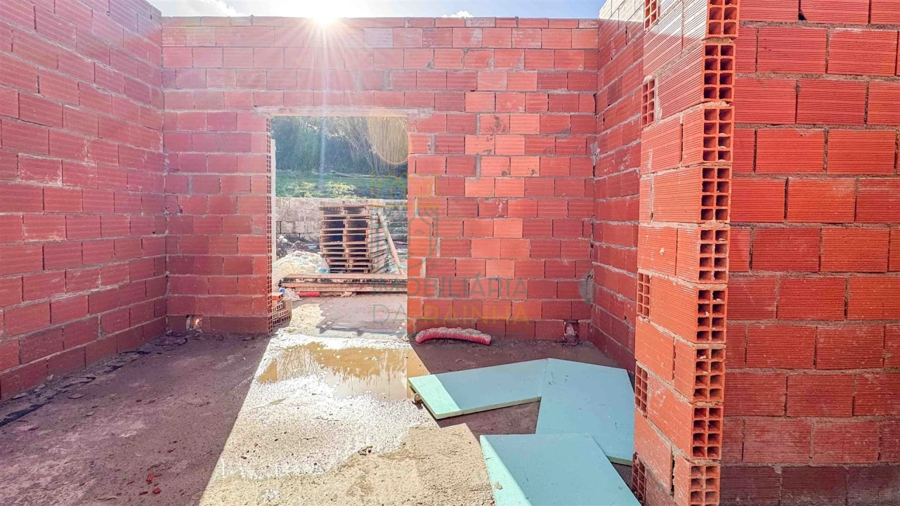 Moradia T3 para Venda em Salir de Matos Foto 7