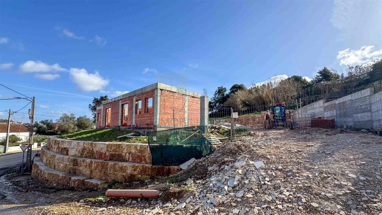 Moradia T3 para Venda em Salir de Matos Foto 11