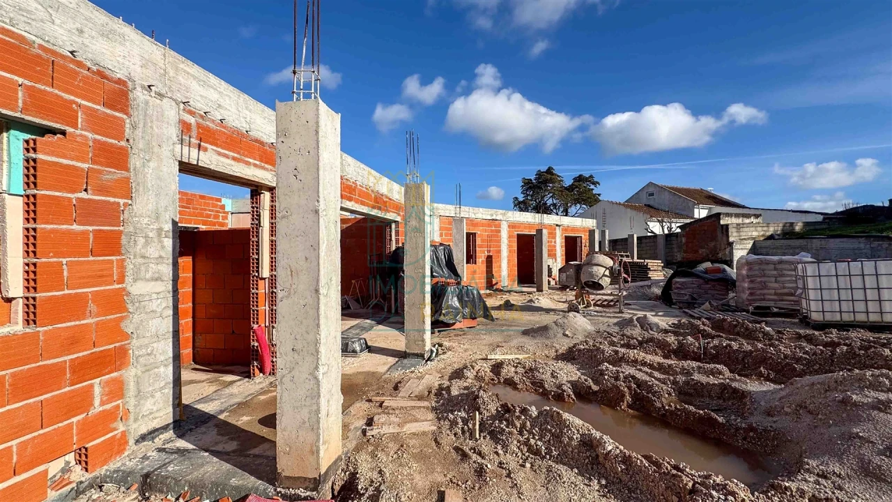 Moradia T3 para Venda em Salir de Matos Foto 2