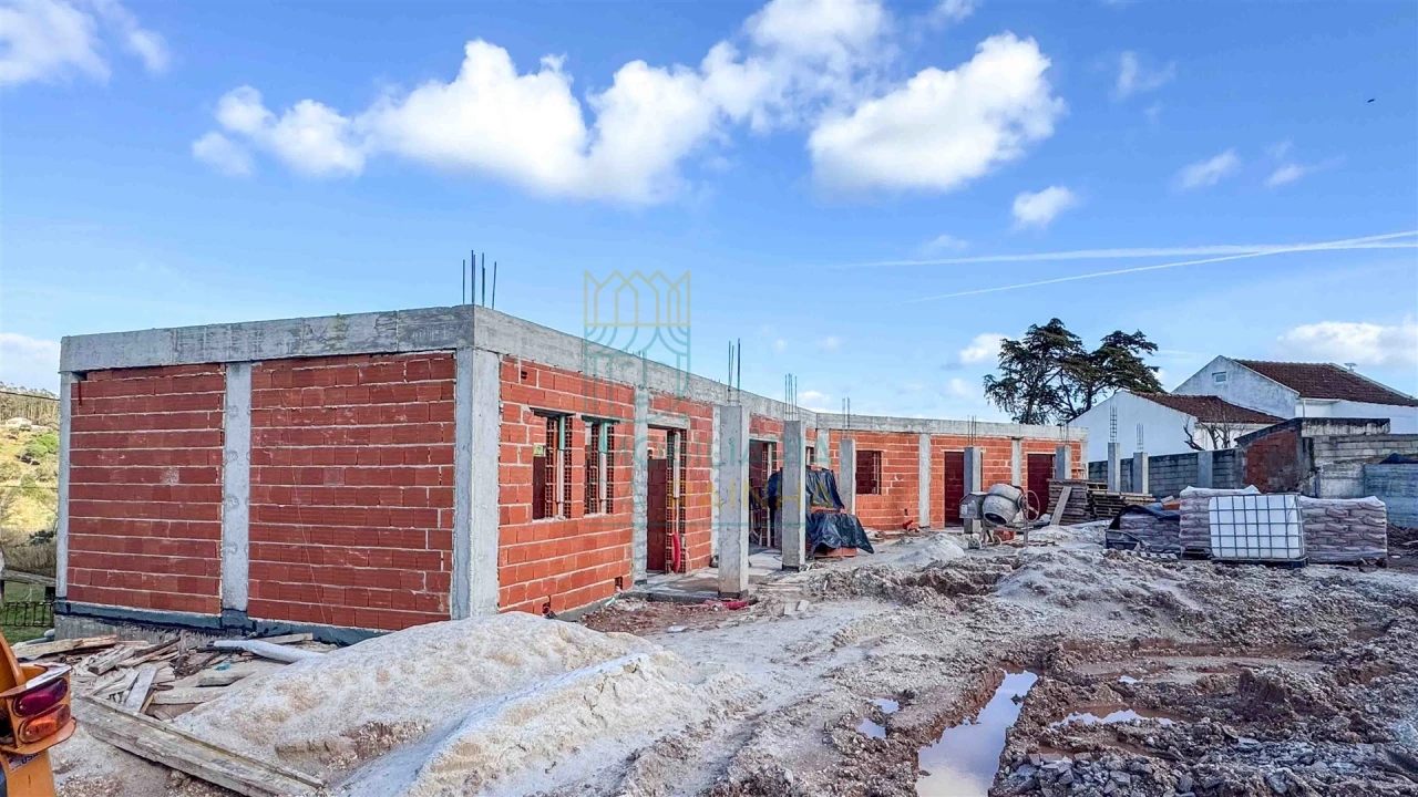 Moradia T3 para Venda em Salir de Matos Foto 1