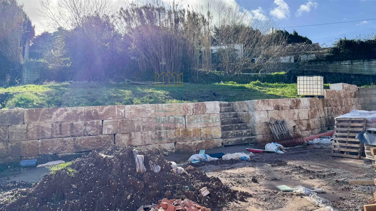 Moradia T3 para Venda em Salir de Matos Foto 9