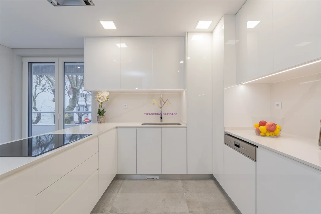 Apartamento T4 para Venda em Carcavelos e Parede Foto 13