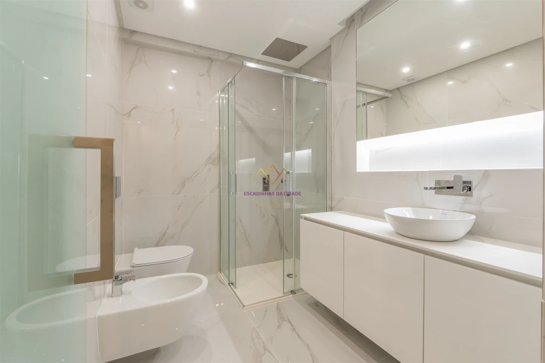 Apartamento T4 para Venda em Carcavelos e Parede Foto 35