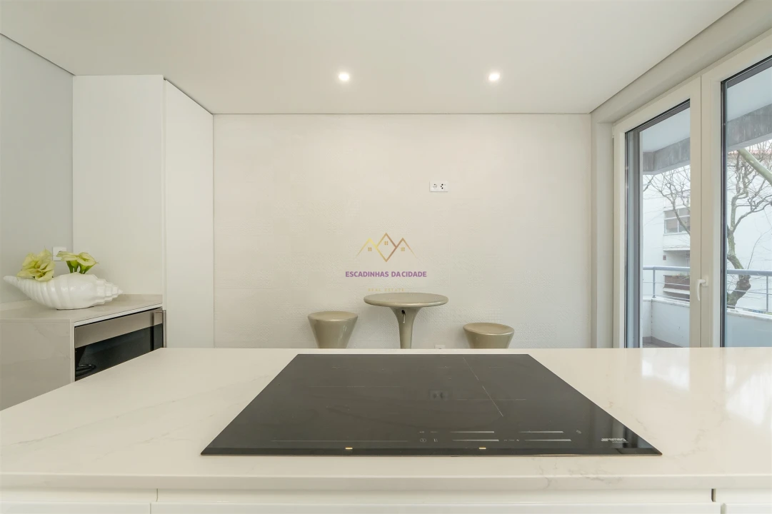 Apartamento T4 para Venda em Carcavelos e Parede Foto 12