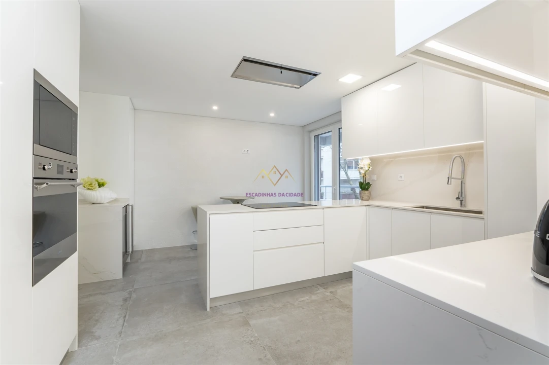 Apartamento T4 para Venda em Carcavelos e Parede Foto 14
