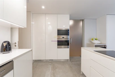 Apartamento T4 para Venda em Carcavelos e Parede