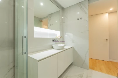 Apartamento T4 para Venda em Carcavelos e Parede