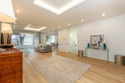 Apartamento T4 para Venda em Carcavelos e Parede