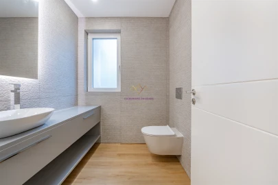 Apartamento T4 para Venda em Carcavelos e Parede