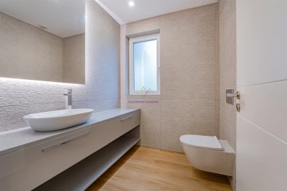 Apartamento T4 para Venda em Carcavelos e Parede
