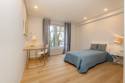 Apartamento T4 para Venda em Carcavelos e Parede