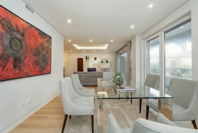 Apartamento T4 para Venda em Carcavelos e Parede