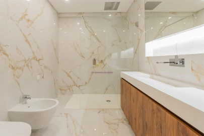 Apartamento T4 para Venda em Carcavelos e Parede