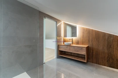 Apartamento T4 para Venda em Carcavelos e Parede