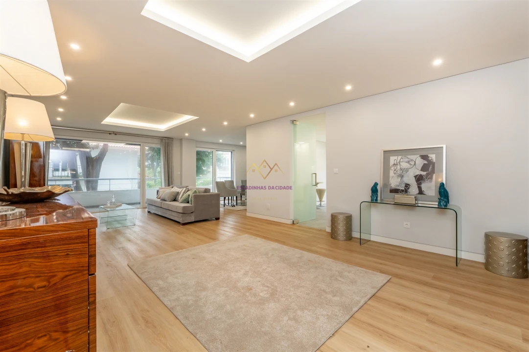 Apartamento T4 para Venda em Carcavelos e Parede Foto 6