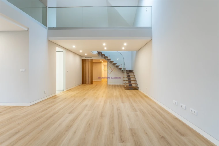 Apartamento T4 para Venda em Carcavelos e Parede Foto 3